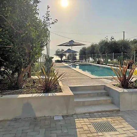 Two-bedroom Sea View Апартамент *